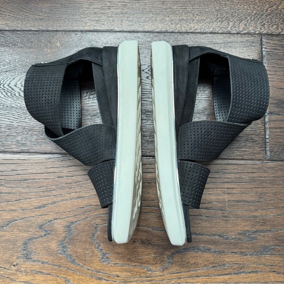 Wishbone Black Perforated Sandals with Rubber Soles - Picture 9 of 9